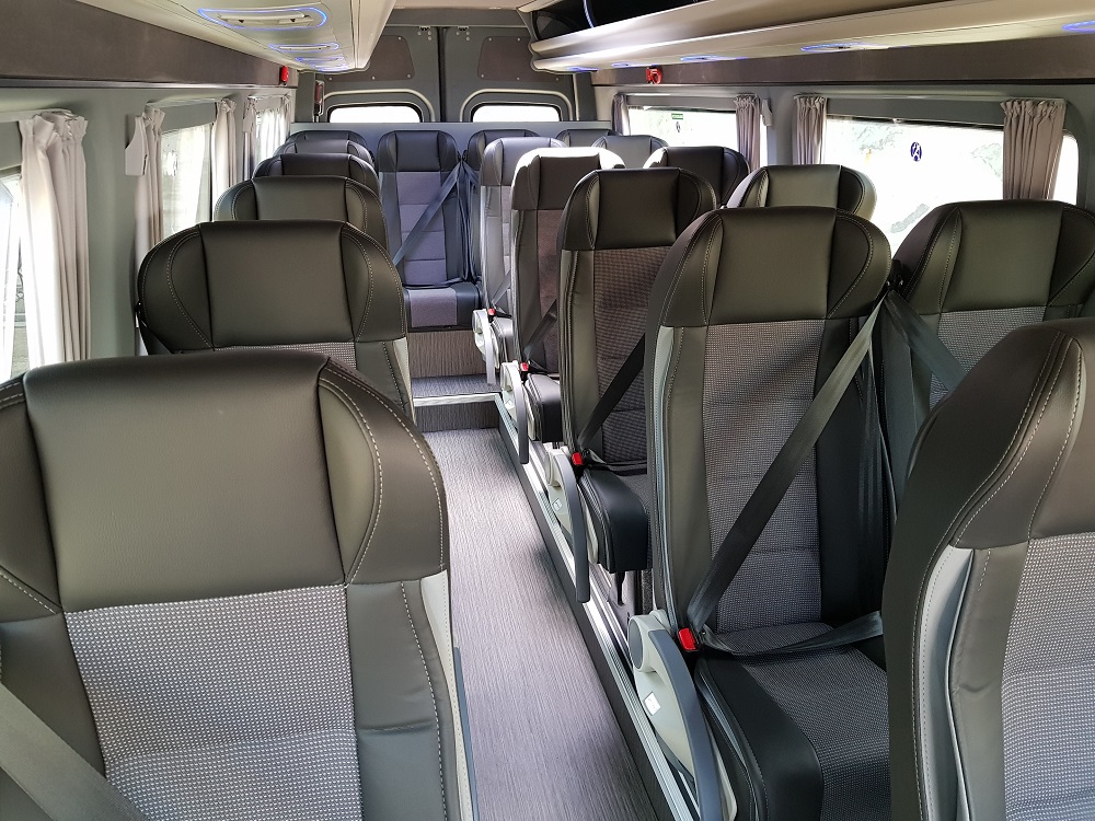 Innenraum Sitze Mercedes-Benz Sprinter 519 CDI Exclusiv-LineXL 19+1+1 Sitze