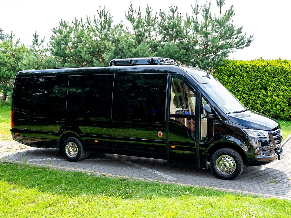 Fahrzeugauslieferung Mercedes-Benz Sprinter 519 CDI Exclusiv-LineXL mit 19+1+1 Sitzen 3