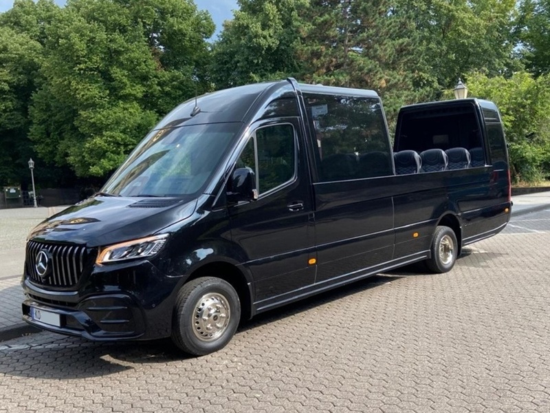 Fahrzeugauslieferung Mercedes-Benz Sprinter 519 CDI VIP-LineXL Cabrio mit 19+1 Sitzen 1