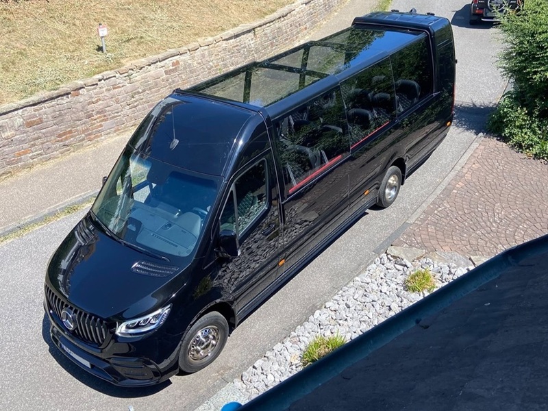 Fahrzeugauslieferung Mercedes-Benz Sprinter 519 CDI VIP-LineXL Cabrio mit 19+1 Sitzen 2