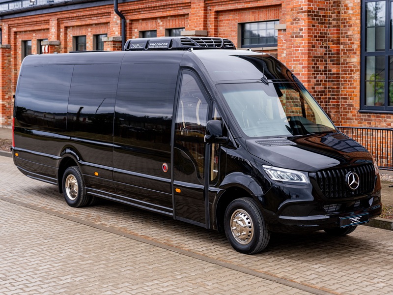 Fahrzeugauslieferung Mercedes-Benz Sprinter 519 CDI VIP-LineXL mit 19+1+1 Sitzen 1
