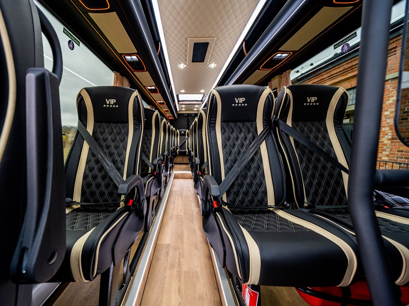 Fahrzeugauslieferung Mercedes-Benz Sprinter 519 CDI VIP-LineXL mit 19+1+1 Sitzen 2